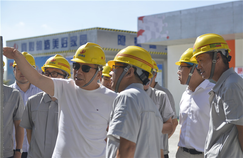 2021年8月31日，控股集團董事長樓永良率隊前往中天三建承建的住建部智能建造試點項目-上海嘉定新城菊園社區項目了解SPCS體系。