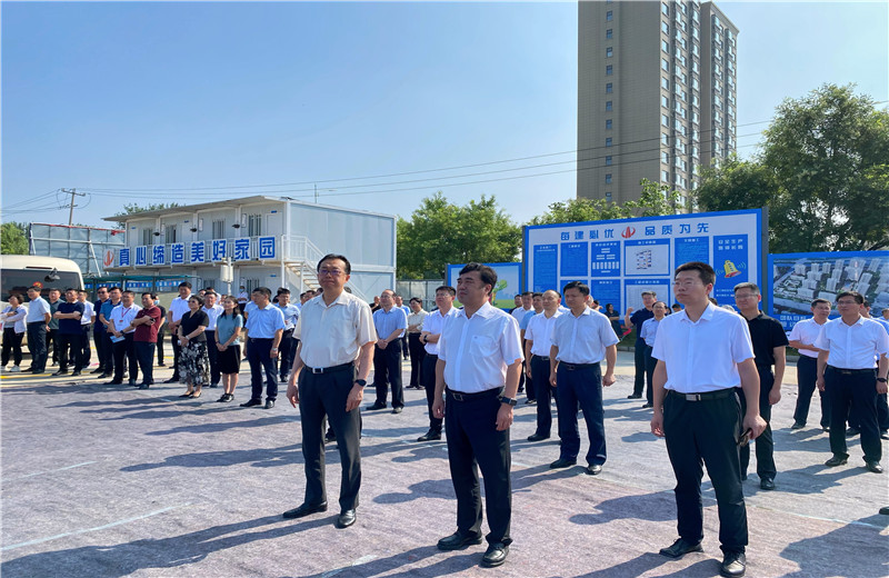 2022年7月24日，青島市委常委、膠州市委書記張新竹一行蒞臨中天建設集團膠東分公司綠城鳳起潮鳴A區項目工地，對項目現場進行實地觀摩。