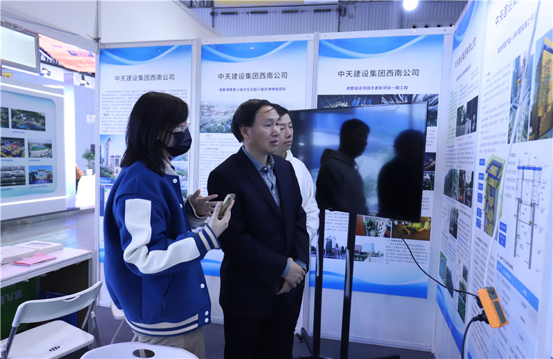 2023年11月16日至18日第三屆川渝住房城鄉(xiāng)建設博覽會在成都召開，西南公司攜集團SWP自主研發(fā)鋼平臺提升技術、鋼結構棧道全過程關鍵建造技術參加會議。