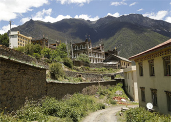 中天資助雅江縣木絨鄉