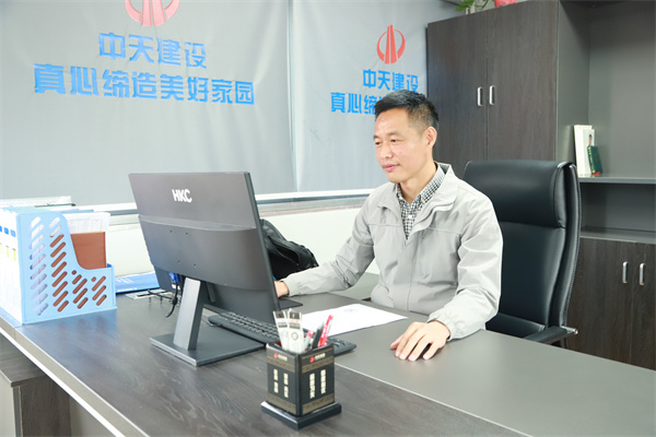 1624947367680385ijyf.jpg 辦公照片_副本.jpg