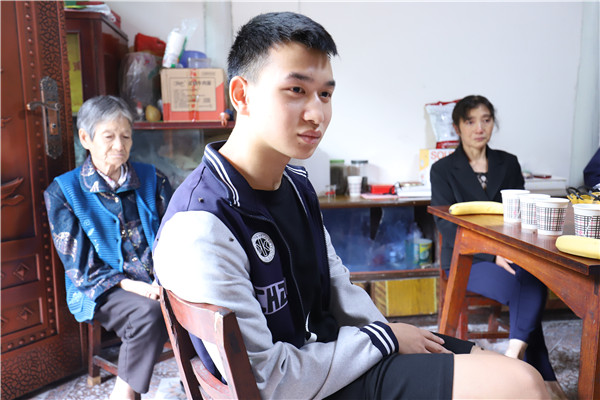 1632444344345128iN8h.jpg 受助學生 何思偉.jpg